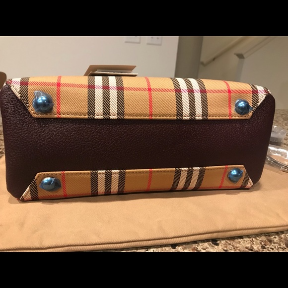 SOLD!! NWT Burberry Vintage Check Banner - Picture 3 of 8
